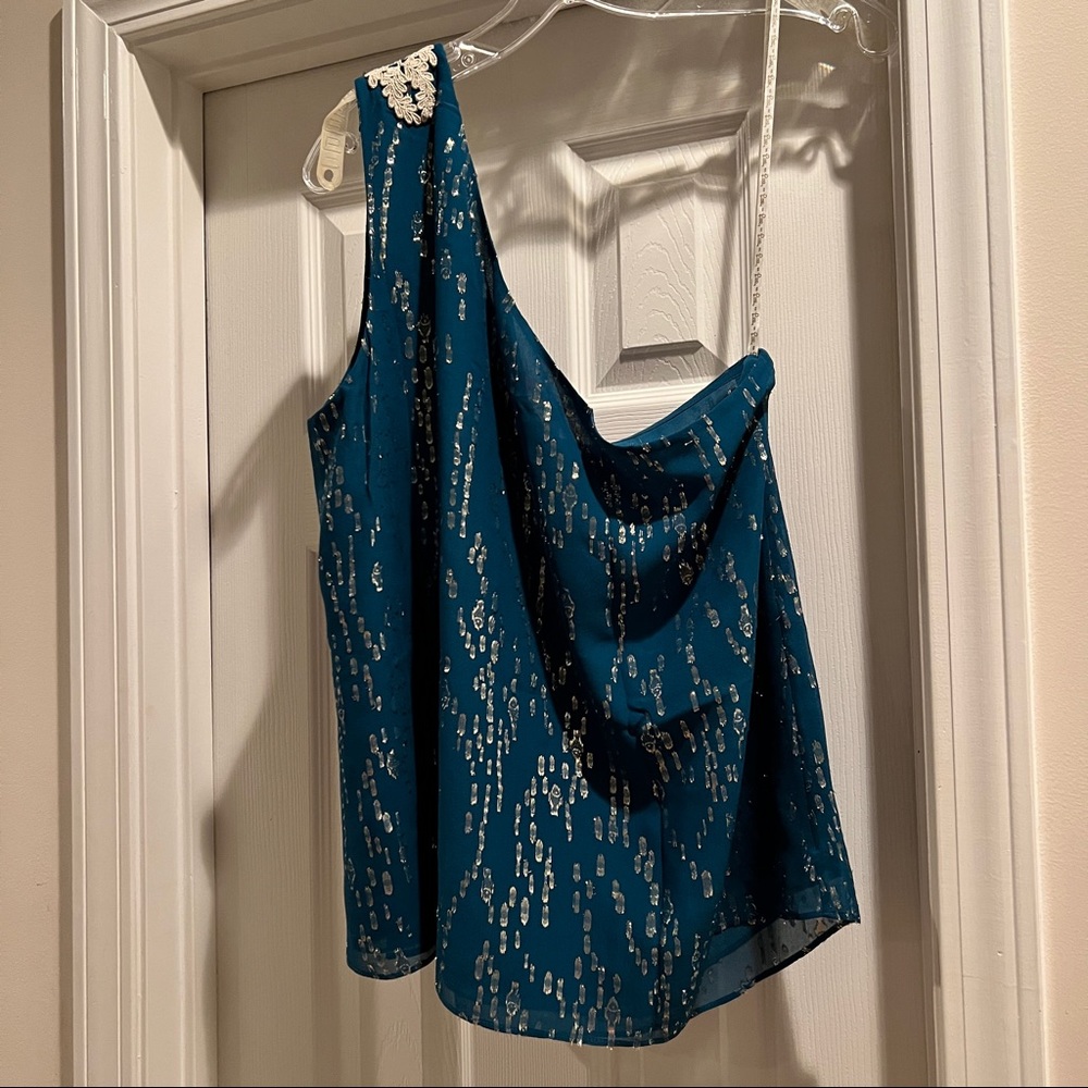 Lilly Pulitzer one shoulder Sienna top - Picture 4 of 9